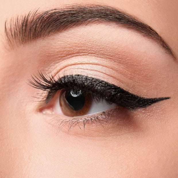 How to do easy winged eyeliner